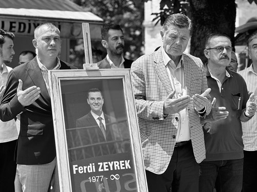 BAŞKAN FERDİ ZEYREK HAYRINA LOKMA DAĞITIMI YAPILDI