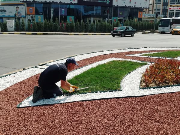 BİTKİ DİKİMİ VE ÇEVRE DÜZENLEMESİ DEVAM EDİYOR