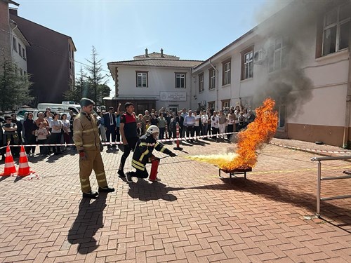UYGULAMALI YANGIN EĞİTİMİ VERİLDİ